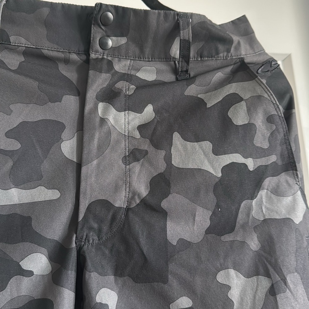 Champion Men’s Camouflage Board Shorts - Size 30, Gray Urban Camo. - Picture 3 of 8